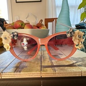 Unique sunglasses with flowers. Zero scratches on lenses